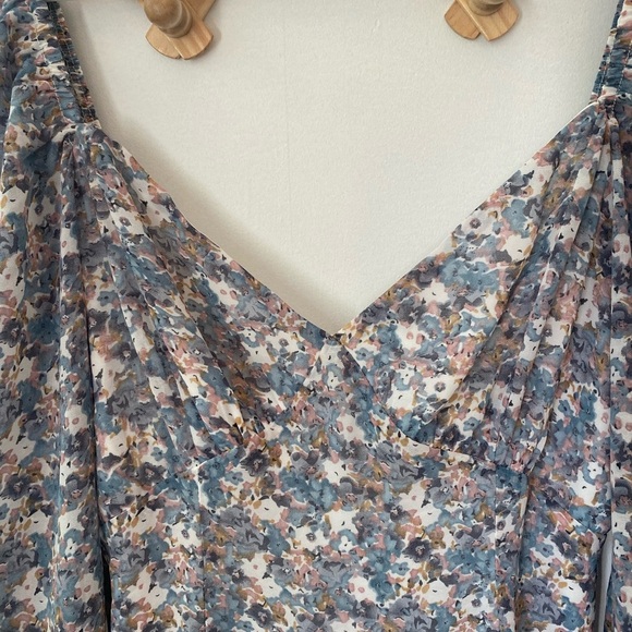 Storia Floral Dress with Bishop Sleeves - Picture 2 of 5